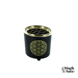 Un brûleur d'encens cylindrique noir avec un motif doré de la Fleur de Vie, posé sur un fond blanc épuré.L'image est une vue frontale du produit pour une clarté optimale.